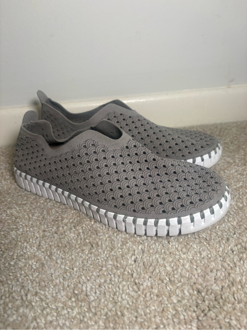 Isle Jacobsen Hornbaek Tulip Sneakers Slip On Shoes Gray Perforated Size 37